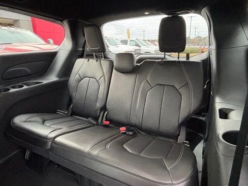 New 2026 Chrysler Pacifica Select image 15