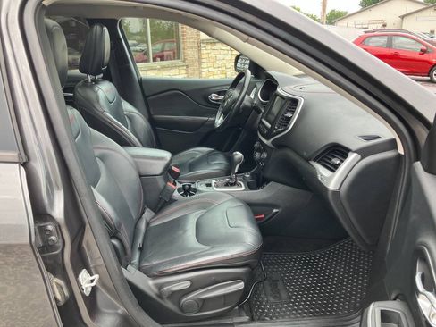 Used 2015 Jeep Cherokee Trailhawk w/ Leather Interior Group AWD/4WD image 14