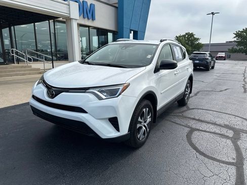 Used 2018 Toyota RAV4 LE w/ All Weather Liner Package FWD image 6