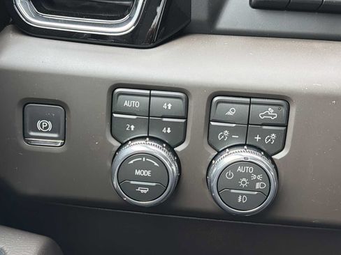 New 2026 GMC Sierra 2500 Denali w/ Denali Reserve Package AWD/4WD image 16