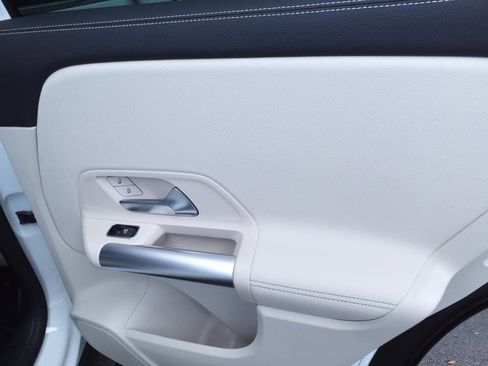 New 2025 Mercedes-Benz GLA 250 4MATIC image 11