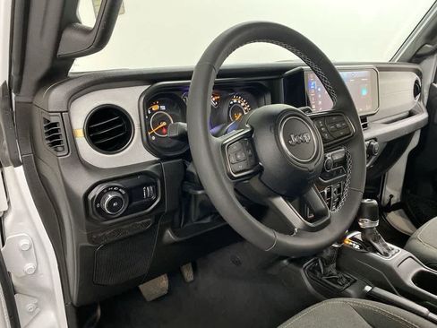 Used 2025 Jeep Wrangler Unlimited Sport AWD/4WD image 2