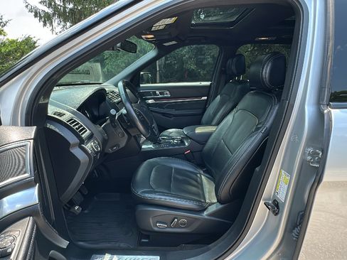 Used 2017 Ford Explorer Limited w/ Equipment Group 303A AWD/4WD image 12