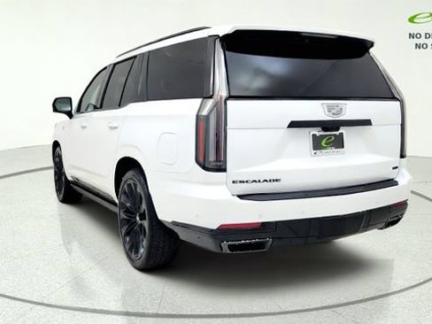 Used 2026 Cadillac Escalade Platinum Sport w/ LPO, ONYX Package AWD/4WD image 6