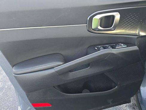 Used 2025 Kia Sorento EX w/ Panoramic Sunroof Package image 12