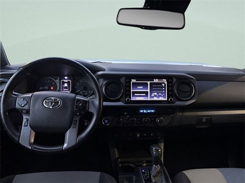 Used 2022 Toyota Tacoma TRD Off-Road w/ Technology Package image 16