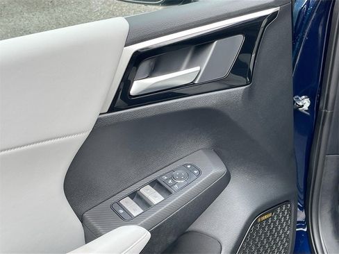 New 2025 Mitsubishi Outlander SE image 18