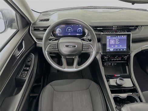 Used 2023 Jeep Grand Cherokee Laredo w/ Luxury Tech Group I image 2