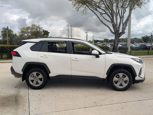 Used 2024 Toyota RAV4 XLE w/ Convenience Package FWD image 4