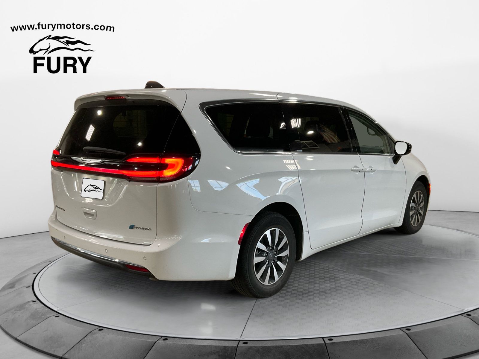 Used 2024 Chrysler Pacifica Limited FWD image 4