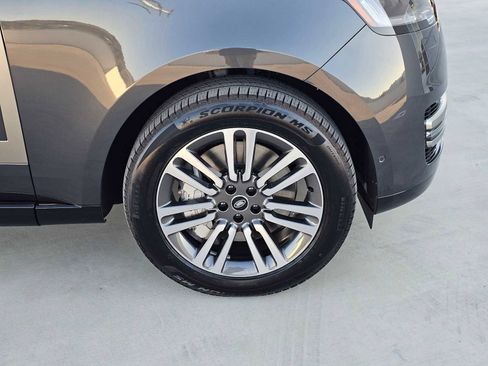 New 2025 Land Rover Range Rover SE image 9