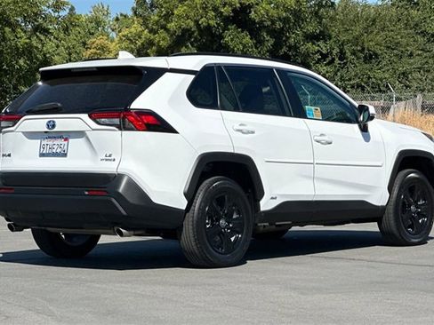 Used 2022 Toyota RAV4 LE image 4