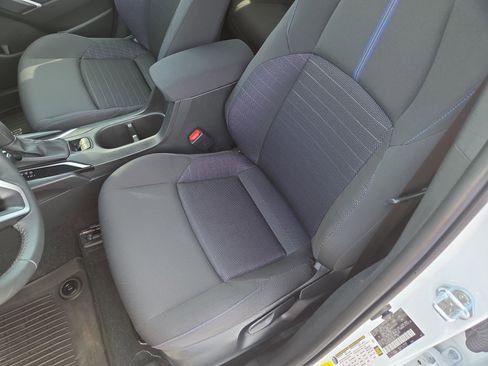 Used 2025 Toyota Corolla Cross AWD Hybrid w/ Moonroof Package image 13