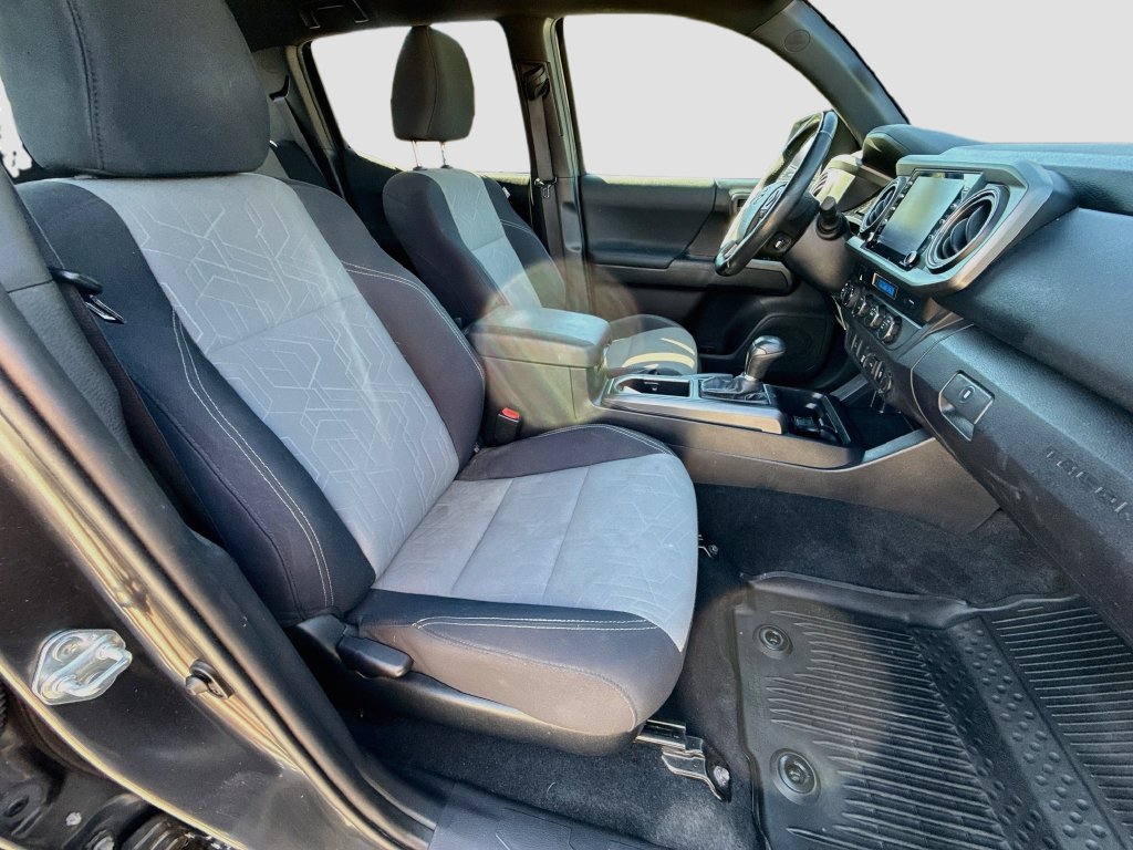 Used 2021 Toyota Tacoma TRD Off-Road AWD/4WD image 30