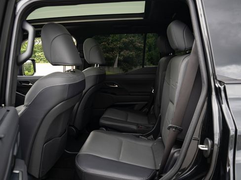 Used 2025 Lexus GX 550 w/ Accessory Package (2T) AWD/4WD image 33