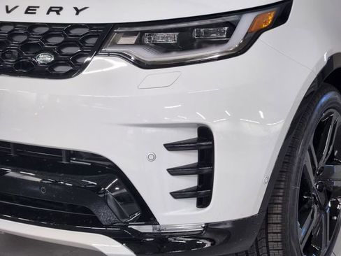 New 2025 Land Rover Discovery Dynamic SE image 12