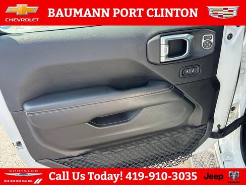 Used 2021 Jeep Wrangler Unlimited Sahara w/ Dual Top Group AWD/4WD image 13