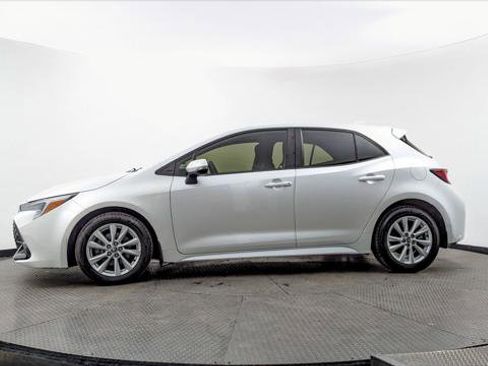 Used 2023 Toyota Corolla SE image 3