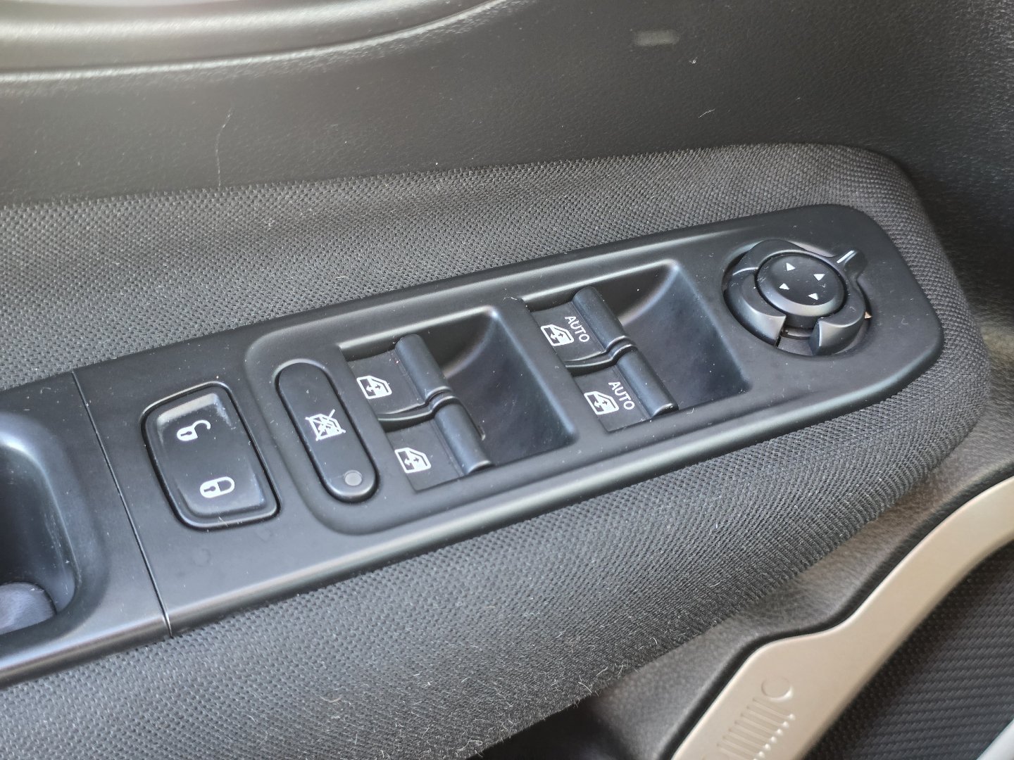 Used 2017 Jeep Renegade Latitude w/ Cold Weather Group AWD/4WD image 26