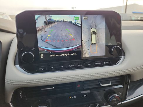 Used 2023 Nissan Rogue SL w/ SL Premium Package image 25