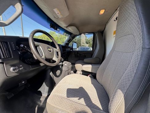Used 2017 Chevrolet Express 3500 image 13