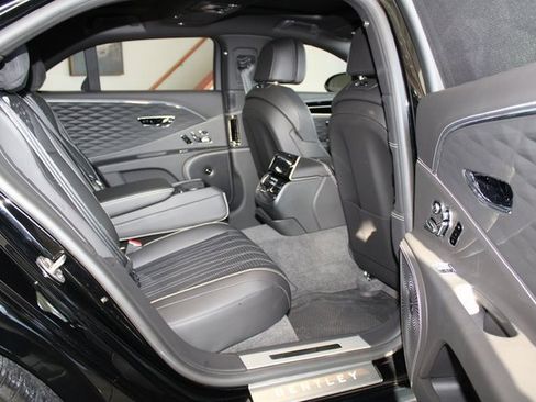 Used 2022 Bentley Flying Spur V8 image 24