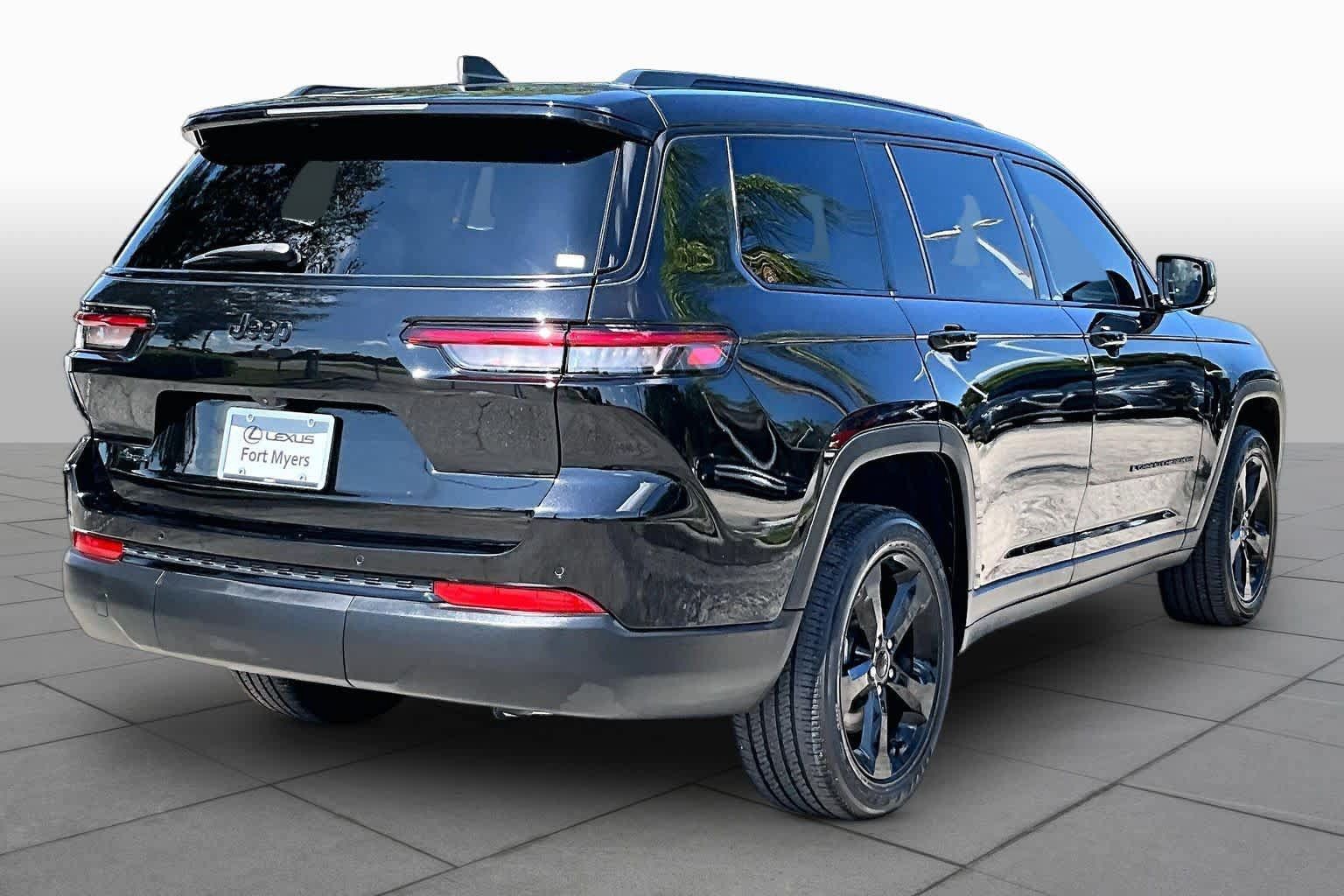 Used 2023 Jeep Grand Cherokee L Laredo AWD/4WD image 13