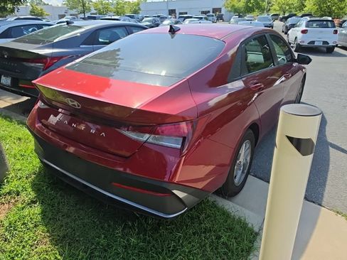 Used 2025 Hyundai Elantra SE FWD image 3