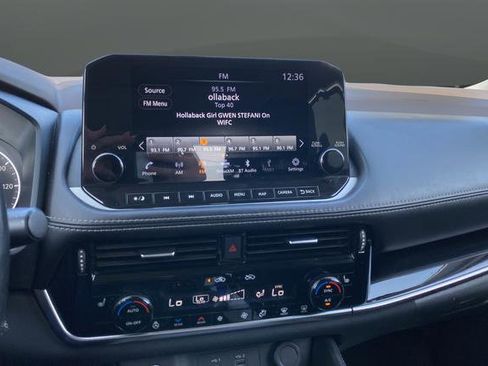 Used 2023 Nissan Rogue SL w/ SL Premium Package image 13