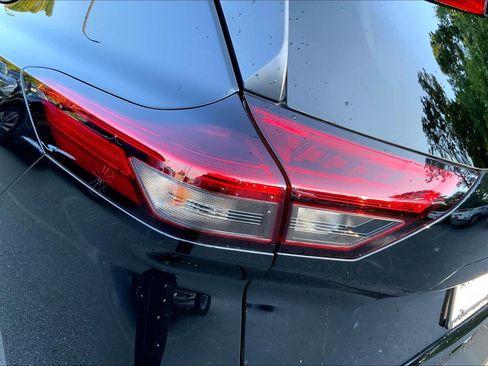 Used 2023 Nissan Rogue S FWD image 30