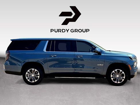 Used 2025 Chevrolet Suburban LT w/ Comfort Package RWD image 9