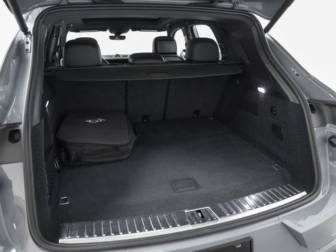 Certified 2024 Porsche Cayenne AWD/4WD image 18