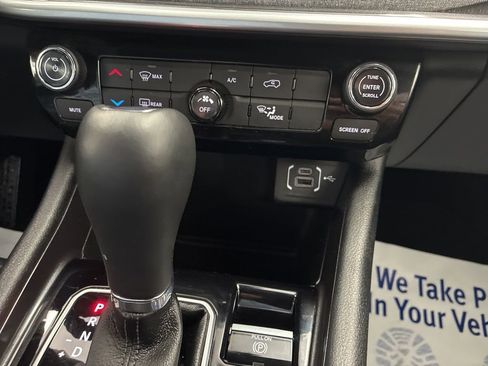 Used 2024 Jeep Compass Latitude AWD/4WD image 32