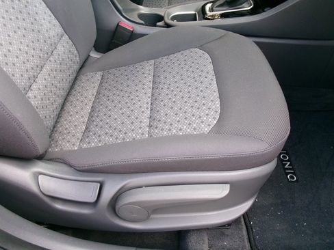 Used 2018 Hyundai Ioniq Blue image 16