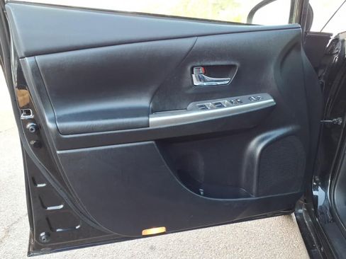 Used 2017 Toyota Prius V Four FWD image 12