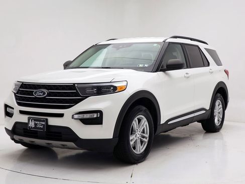 Used 2022 Ford Explorer XLT w/ Equipment Group 202A image 5