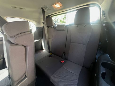 Used 2025 Toyota Highlander LE FWD image 27