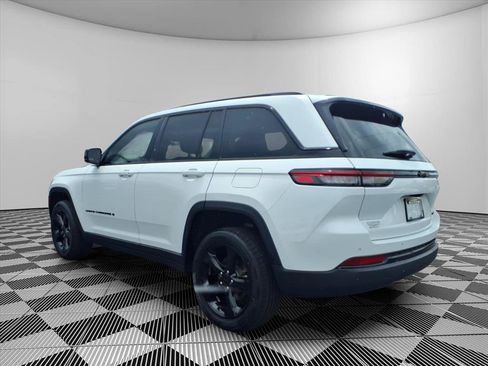 Used 2023 Jeep Grand Cherokee Limited w/ Black Appearance Package RWD image 25