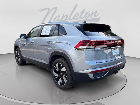 Used 2024 Volkswagen Atlas Cross Sport SE FWD image 3