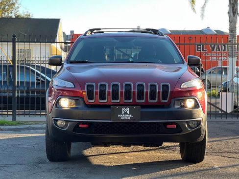Used 2015 Jeep Cherokee Trailhawk w/ Leather Interior Group image 2