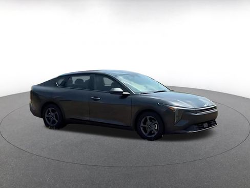 Used 2025 Kia K4 FWD image 2