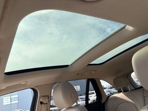 Used 2016 Mercedes-Benz GLC 300 4MATIC image 25