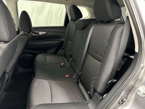 Used 2019 Nissan Rogue SV image 9