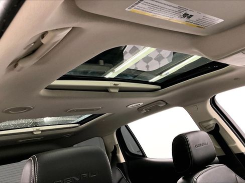 Used 2023 GMC Acadia Denali w/ Denali Ultimate Package FWD image 21