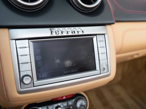 Used 2010 Ferrari California RWD image 23