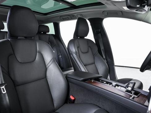 Certified 2025 Volvo V60 B5 Cross Country Plus image 24