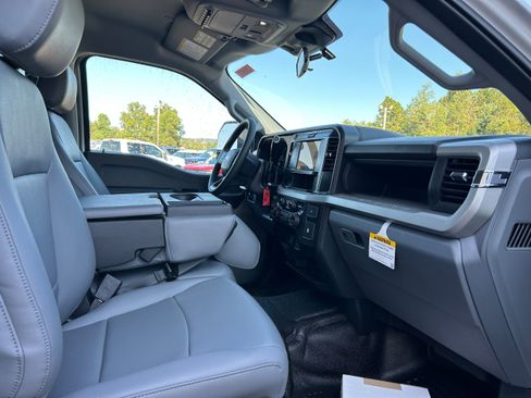 New 2026 Ford F550 4x4 Crew Cab image 29