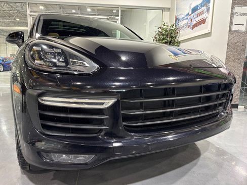 Used 2015 Porsche Cayenne Turbo image 28