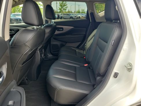 Used 2024 Nissan Murano SV AWD/4WD image 12