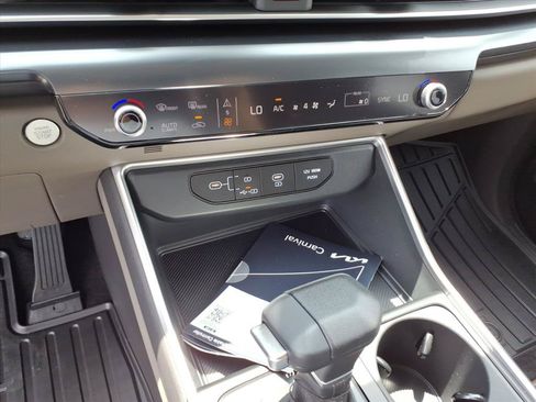 New 2026 Kia Carnival LX FWD image 23